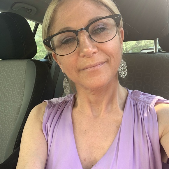 Meet your Posher, Jen - Picture 2 of 2